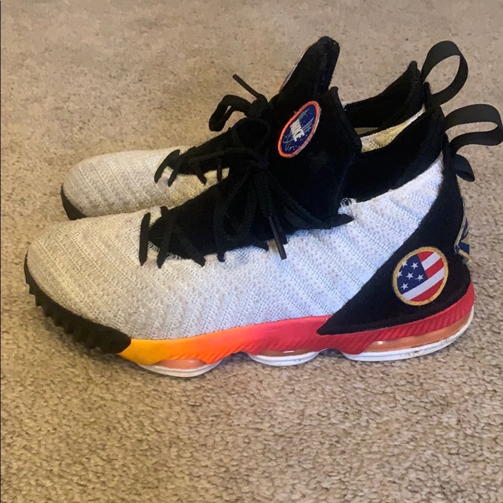 Nike - Lebron sneakers size 7Y